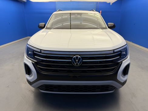 Used 2024 Volkswagen Atlas Peak Edition SEL AWD/4WD image 3