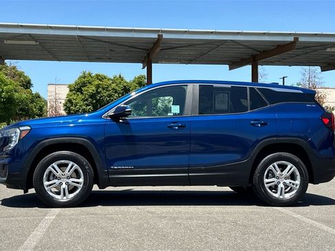 Used 2022 GMC Terrain SLE w/ LPO, Floor Liner Package image 12