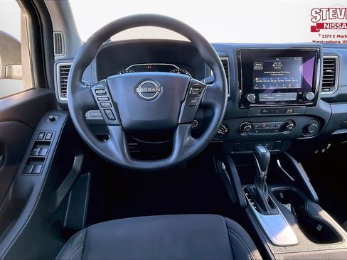 Used 2023 Nissan Frontier SV image 9