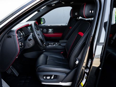 Used 2023 Rolls-Royce Cullinan image 4