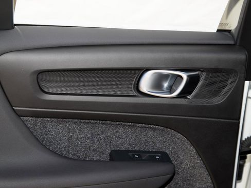 New 2025 Volvo XC40 B5 Plus w/ Climate Package image 18