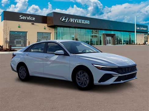 New 2026 Hyundai Elantra Blue image 10