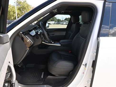 Used 2024 Land Rover Range Rover Sport Dynamic SE image 18
