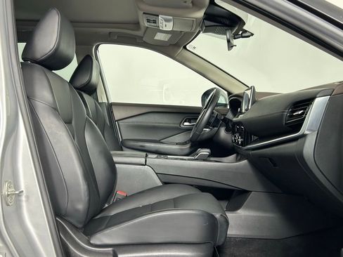Used 2022 Nissan Rogue SV w/ SV Premium Package image 10