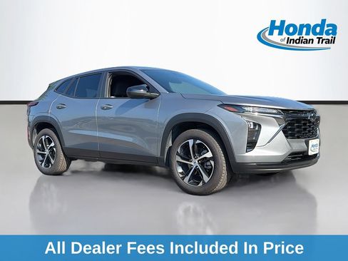 Used 2025 Chevrolet Trax RS w/ Driver Confidence Package FWD image 1