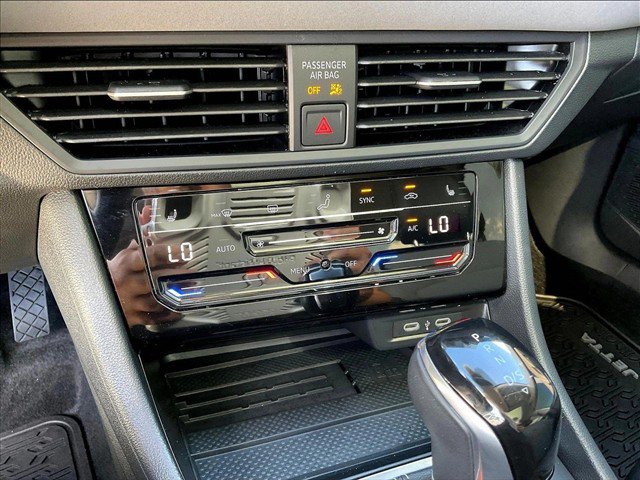 Used 2025 Volkswagen Jetta SE FWD image 23