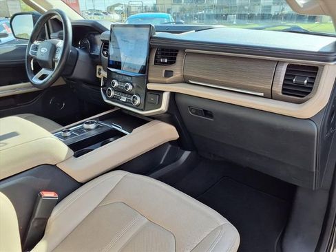 Used 2024 Ford Expedition Limited image 28
