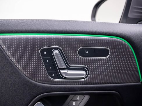 Used 2022 Mercedes-Benz GLB 250 4MATIC image 14