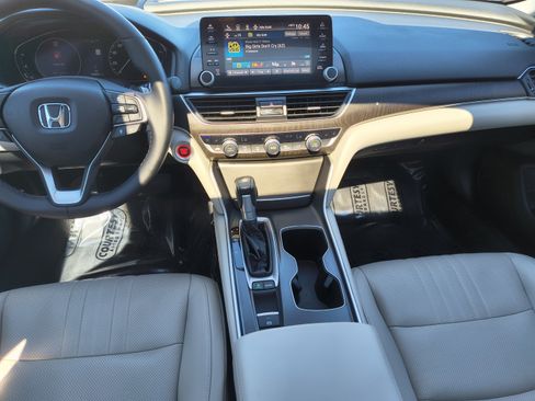 Used 2018 Honda Accord Touring image 12