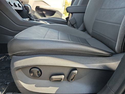 Used 2022 Volkswagen Taos SE image 27