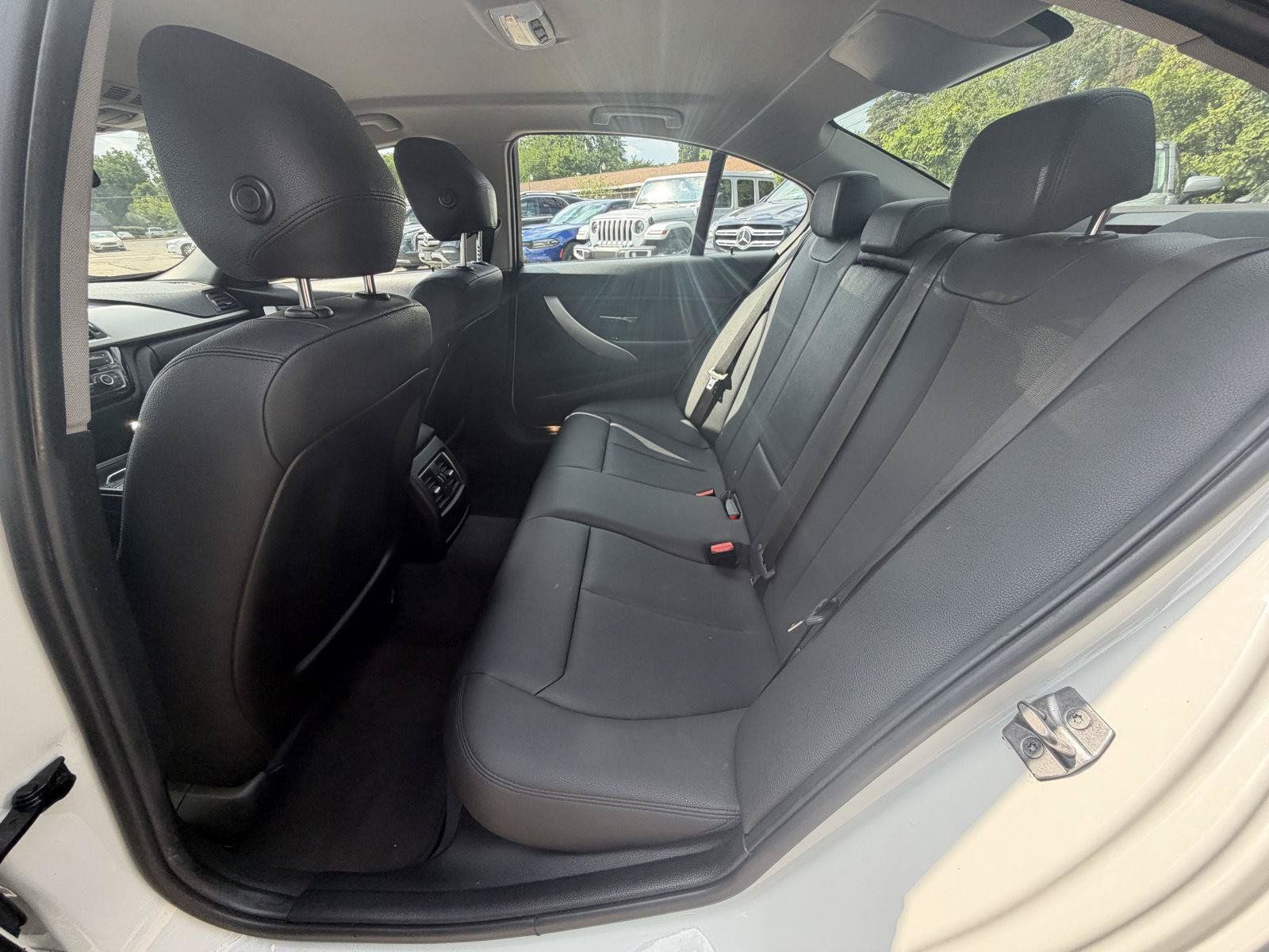 Used 2018 BMW 320i xDrive Sedan AWD/4WD image 16