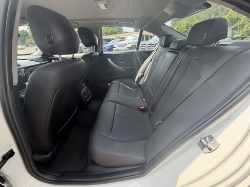 Used 2018 BMW 320i xDrive Sedan AWD/4WD image 16