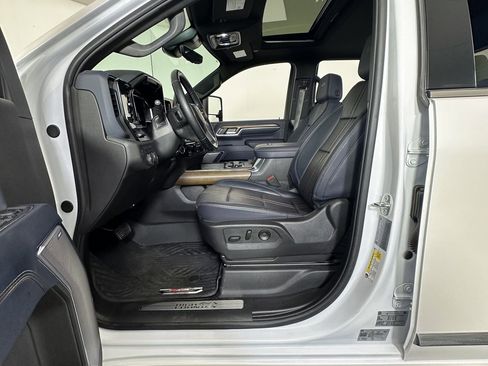 Used 2024 Chevrolet Silverado 3500 High Country w/ High Country Premium Package image 7