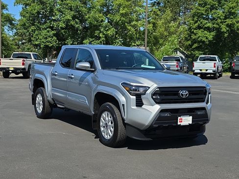 Certified 2025 Toyota Tacoma SR5 AWD/4WD image 2