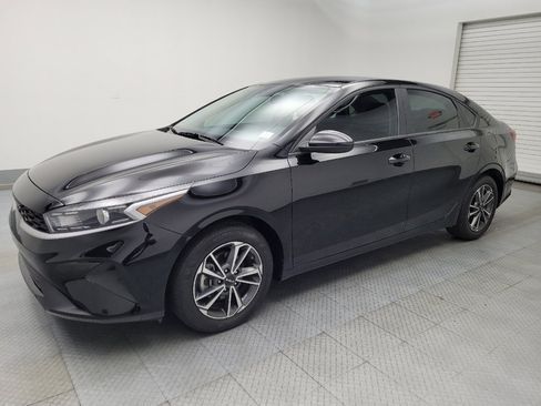 Used 2023 Kia Forte LXS image 2