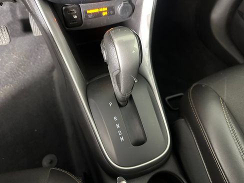 Used 2020 Chevrolet Trax LT w/ LT Convenience Package AWD/4WD image 18