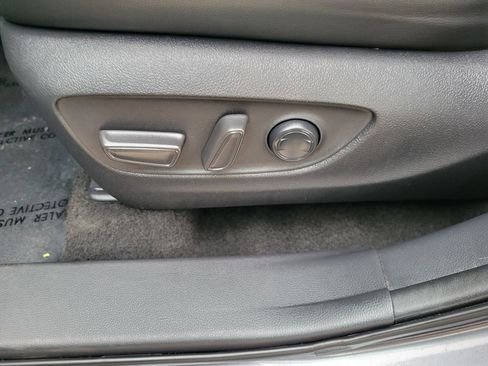 Used 2023 Toyota Highlander XLE image 39