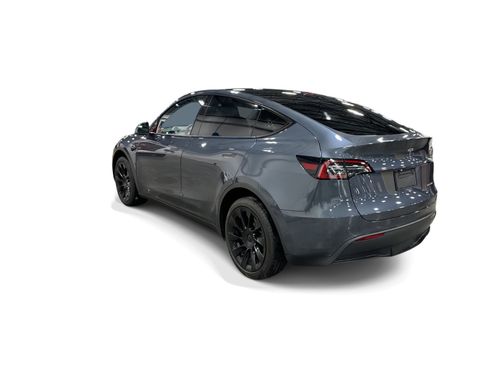 Certified 2023 Tesla Model Y AWD image 4