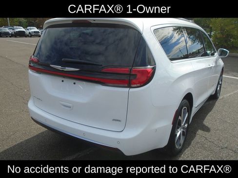 Certified 2024 Chrysler Pacifica Pinnacle image 2