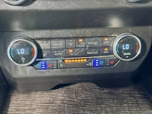 Used 2021 Ford Expedition Limited RWD image 16