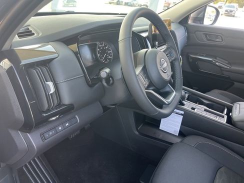 New 2025 Nissan Pathfinder SV image 9