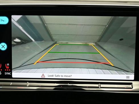 Used 2024 Volkswagen Atlas SE image 27