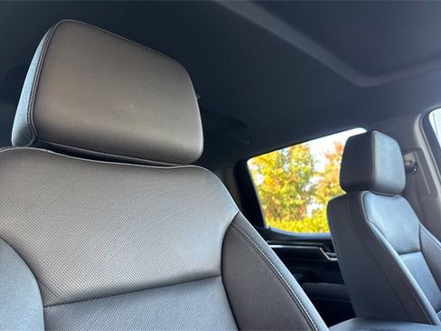 Used 2025 GMC Sierra 1500 SLT image 16