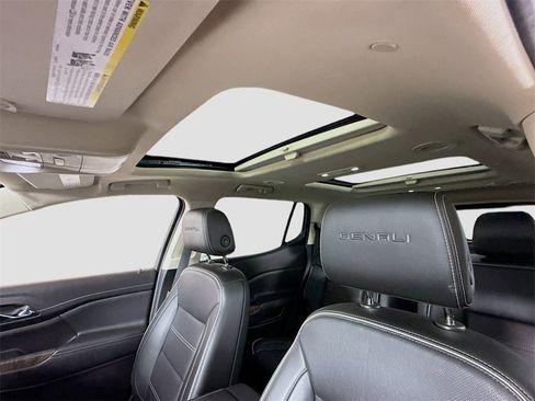Used 2022 GMC Acadia Denali w/ Denali Ultimate Package image 17