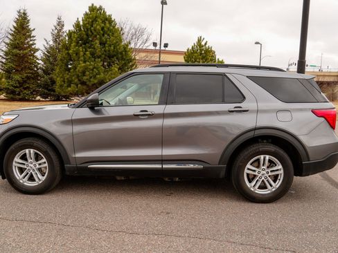 Used 2022 Ford Explorer XLT w/ Equipment Group 202A AWD/4WD image 7