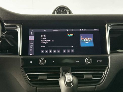 Used 2025 Porsche Macan image 14