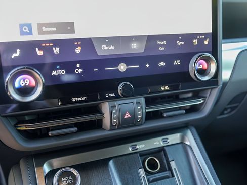 Used 2025 Lexus GX 550 w/ Accessory Package (2T) AWD/4WD image 19