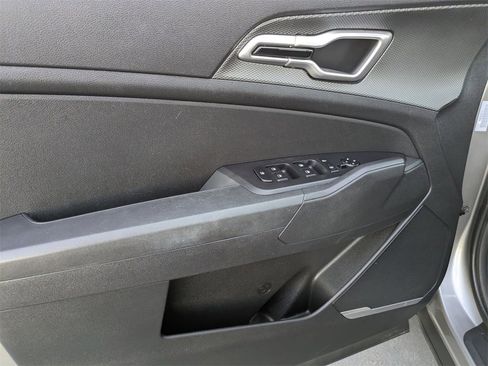 Used 2024 Kia Sportage LX image 15