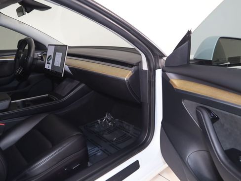 Used 2021 Tesla Model 3 Standard Range Plus RWD image 41