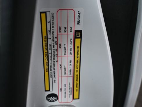 Used 2024 Chrysler Pacifica Touring-L image 29