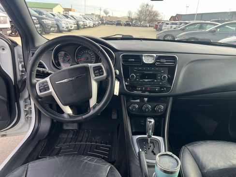 Used 2013 Chrysler 200 Limited image 16
