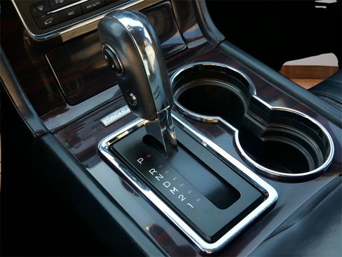 Used 2016 Lincoln Navigator Reserve image 23