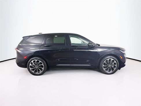 Used 2024 Lincoln Nautilus Reserve image 8