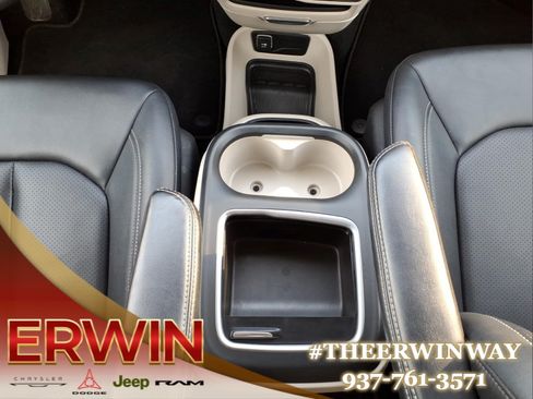 Used 2024 Chrysler Pacifica Touring-L FWD image 23