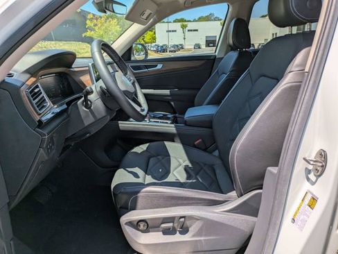 Certified 2024 Volkswagen Atlas SE w/ Black Wheel Package FWD image 21