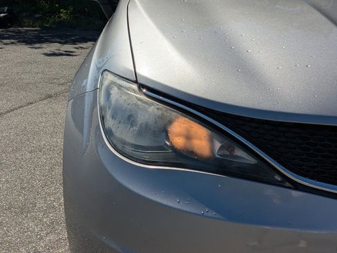 Certified 2020 Chrysler Voyager Lxi FWD image 9