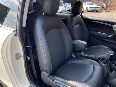 Used 2019 MINI Cooper 2-Door Hardtop image 22