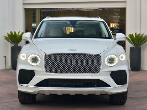 Used 2023 Bentley Bentayga AWD/4WD image 9
