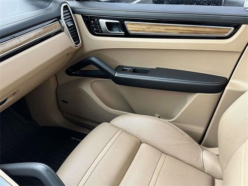 Used 2019 Porsche Cayenne E-Hybrid image 35
