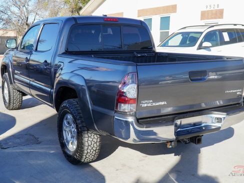 Used 2011 Toyota Tacoma PreRunner image 4