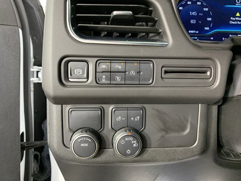 Used 2024 Chevrolet Tahoe LT w/ Luxury Package RWD image 16