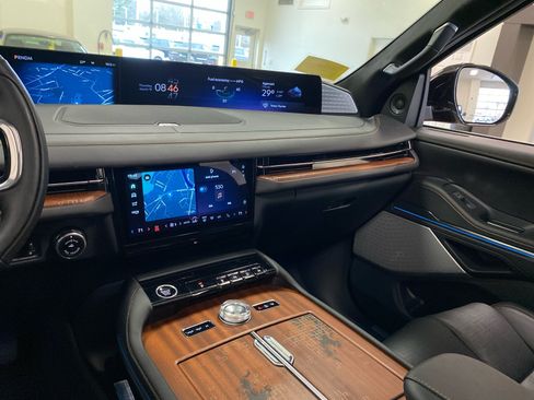 New 2026 Lincoln Navigator L Black Label AWD/4WD image 17