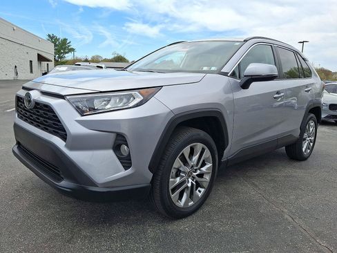 Used 2021 Toyota RAV4 XLE Premium AWD/4WD image 3