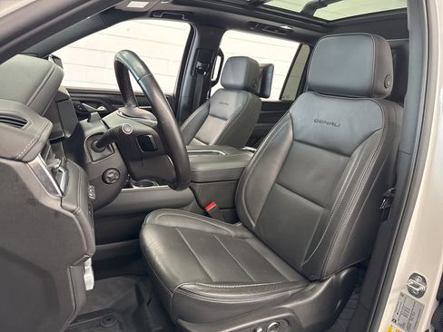 Used 2024 GMC Yukon XL Denali w/ Advanced Technology Package image 18