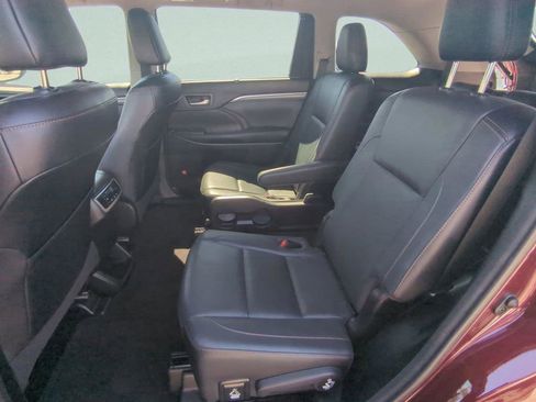 Used 2017 Toyota Highlander Limited image 14