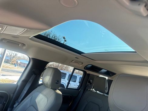 Used 2020 Land Rover Defender 110 SE image 17